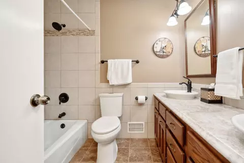 7425 W 105th St, Bloomington, MN 55438 photo 17
