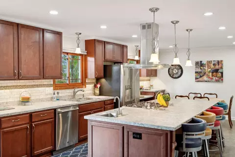 7425 W 105th St, Bloomington, MN 55438 photo 9