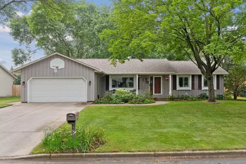 7425 W 105th St, Bloomington, MN 55438