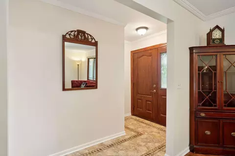7425 W 105th St, Bloomington, MN 55438 photo 2