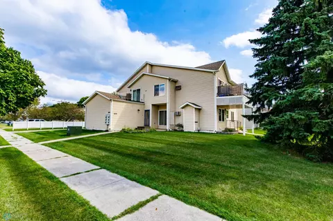 1630 34th Ave S, Fargo, ND 58104