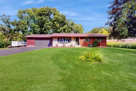 959 Priester Ln, Hudson, WI 54016