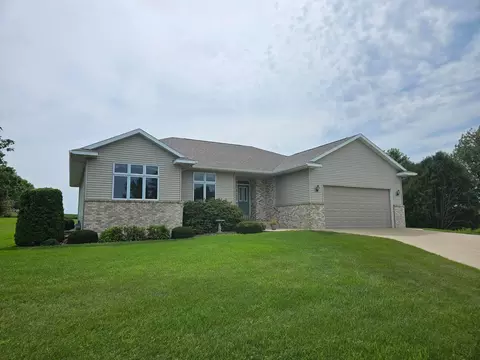 816 Crestwood Ct, Spring Valley, MN 55975
