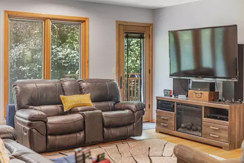 Living - 1718 Bradley Rd, Faribault, MN 55021 photo 3 of 4