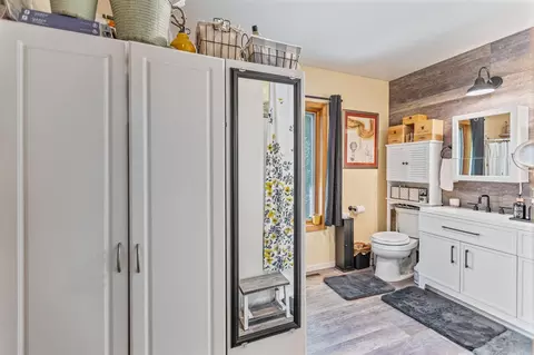 Bath - 1718 Bradley Rd, Faribault, MN 55021 photo 2 of 5