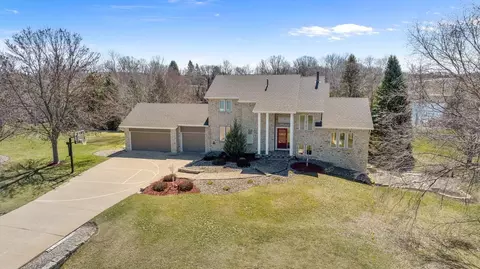 71 Mallard Dr, Shakopee, MN 55379
