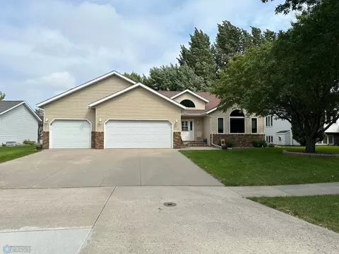 2933 38th Ave S, Fargo, ND 58104