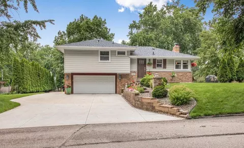 5128 Belwood Ln, Minnetonka, MN 55345