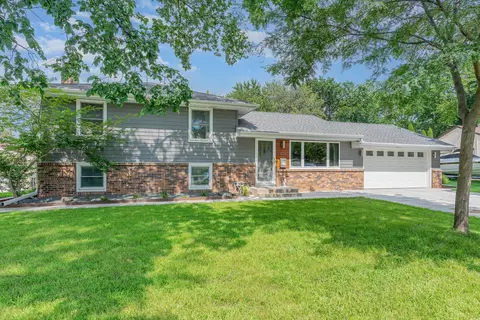 1706 W 90th St, Bloomington, MN 55431