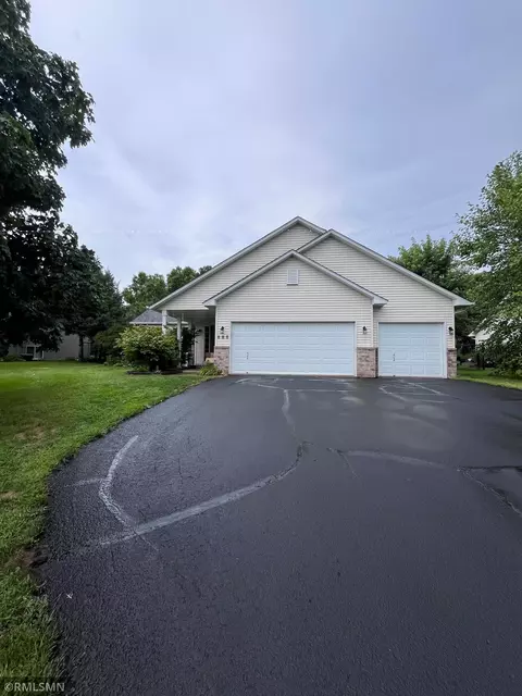 685 Monnens Ave, Shakopee, MN 55379