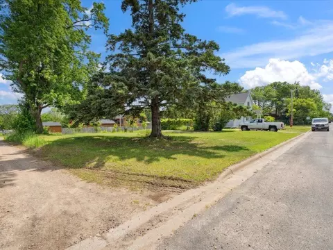 Exterior - 523 Cora St, Brainerd, MN 56401 photo 7 of 9