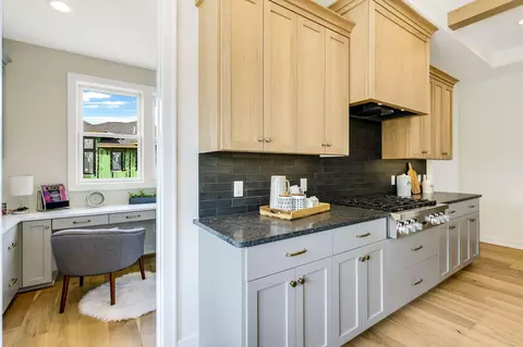 Kitchen - 4010 Haven Woods Ct, Eagan, MN 55123 photo 3 of 5