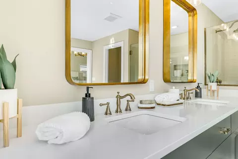 Bath - 4010 Haven Woods Ct, Eagan, MN 55123 photo 7 of 10