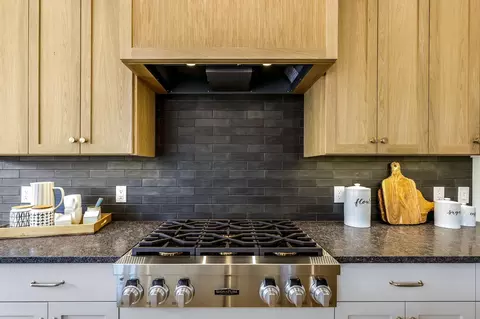 Kitchen - 4010 Haven Woods Ct, Eagan, MN 55123 photo 2 of 5