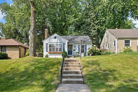 2713 Ewing Ave N, Robbinsdale, MN 55422
