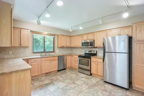 401 Reflection Rd, Apple Valley, MN 55124 photo 11