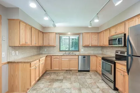 401 Reflection Rd, Apple Valley, MN 55124 photo 10