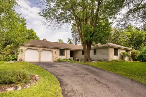 401 Reflection Rd, Apple Valley, MN 55124 photo 3