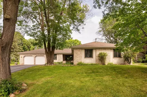 401 Reflection Rd, Apple Valley, MN 55124