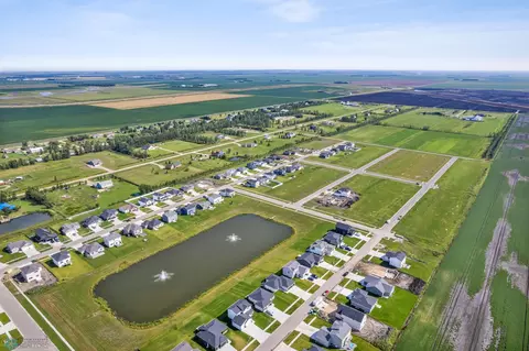 10258 73rd St S, Horace, ND 58047