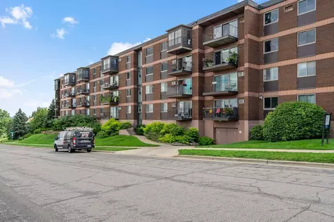 334 Cherokee Ave #412, Saint Paul, MN 55107