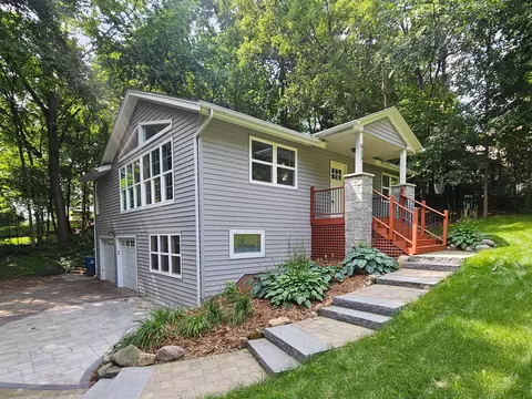833 Wood Hill Rd, Chanhassen, MN 55317