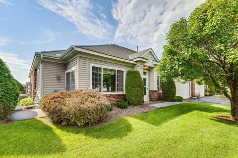 5801 Prairie Ridge Dr, Shoreview, MN 55126