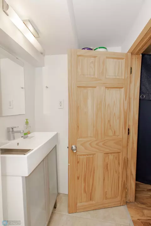 Bath - 1002 1st St N, Fargo, ND 58102 photo 11 of 11