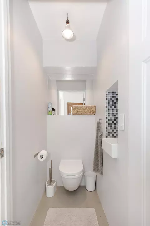 Bath - 1002 1st St N, Fargo, ND 58102 photo 2 of 11
