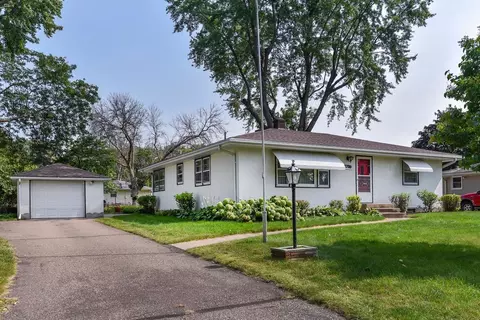2700 Matilda St, Roseville, MN 55113