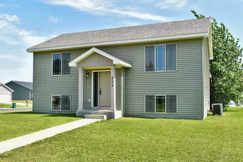 505 Brook Ave, Saint Charles, MN 55972