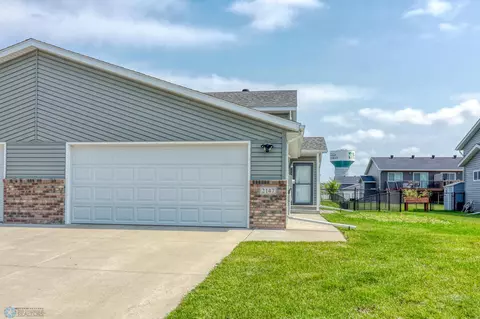 2147 Admiral Dr W, West Fargo, ND 58078