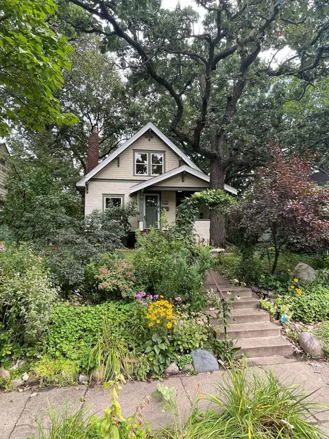 1474 Branston St, Saint Paul, MN 55108