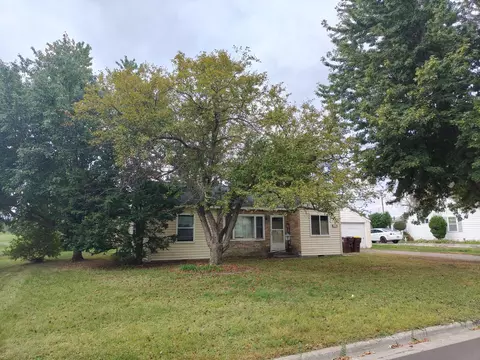 140 Carol Ln, West Saint Paul, MN 55118