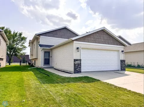 3733 11th Ave S, Moorhead, MN 56560