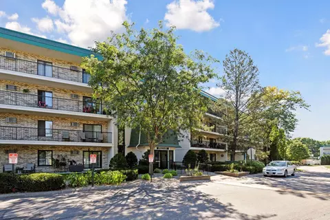 10401 Cedar Lake Rd #409, Minnetonka, MN 55305