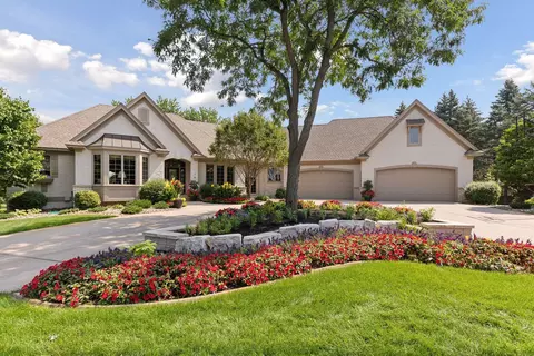 14 Ridge Rd, North Oaks, MN 55127