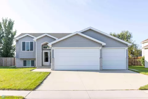 1813 43rd Ave S, Moorhead, MN 56560
