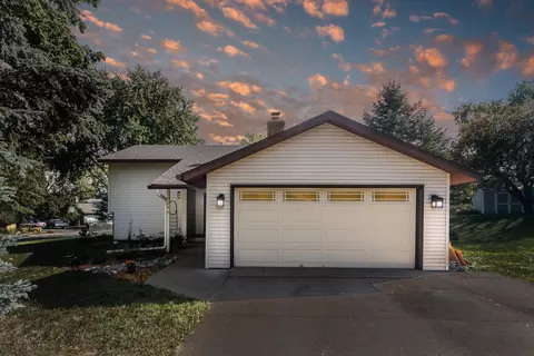294 Frankland St, Mahtomedi, MN 55115