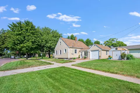 327 S Moore St, Blue Earth, MN 56013