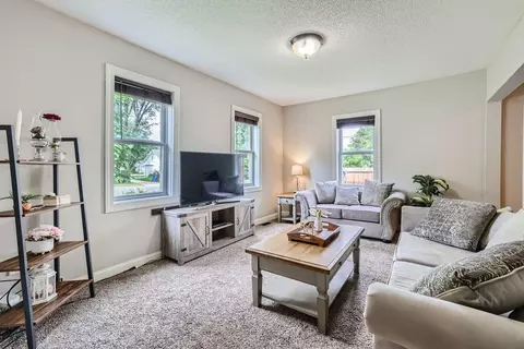 329 Market St S, Shakopee, MN 55379