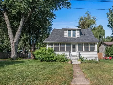 868 3rd St SE, Forest Lake, MN 55025