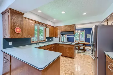 8021 Oakmere Rd, Bloomington, MN 55438 photo 7