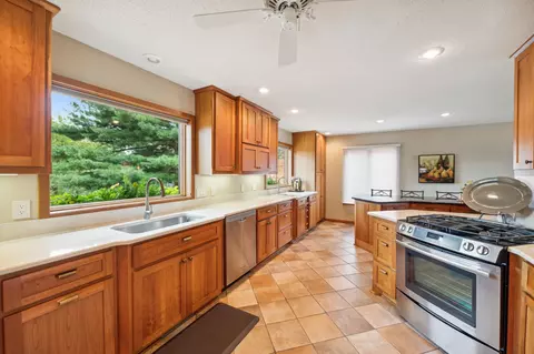 1386 Valley Creek Dr, New Richmond, WI 54017
