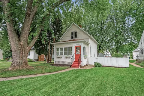 30680 N Lakes Trl, Lindstrom, MN 55045