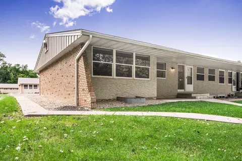 11235 12th Ave N #8, Plymouth, MN 55441