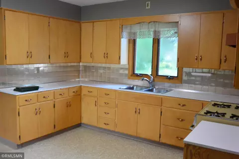 1202 16th St E, Glencoe, MN 55336 photo 9