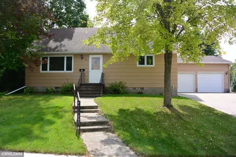 1202 16th St E, Glencoe, MN 55336