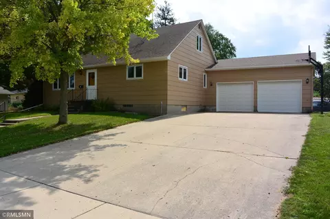 1202 16th St E, Glencoe, MN 55336 photo 2