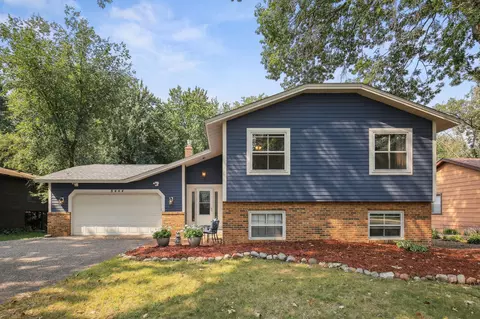 8444 Pleasant View Dr, Mounds View, MN 55112